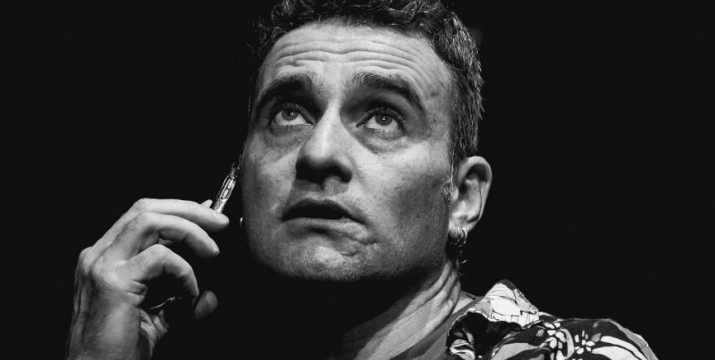 10€ για είσοδο 1 ατόμου στη διαδραστική κωμωδία μυστηρίου με τον Παύλο Κοντογιαννίδη 