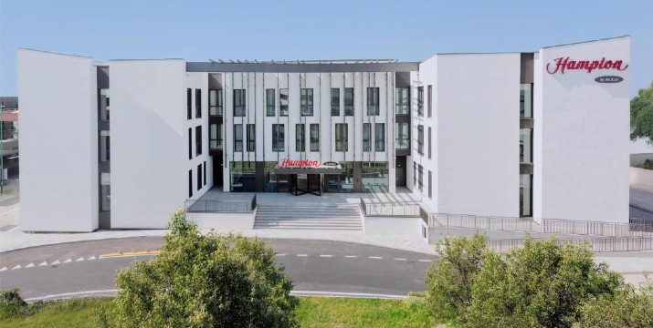 Λήγει σε 48 Ώρες!! 290€ / άτομο για ένα 4ήμερο στη Βενετία (Εβδομάδα των Φώτων) με Αεροπορικά, Φόρους, και 3 Διανυκτερεύσεις με πρωινό στο κεντρικό 4* Hampton By Hilton Venice Isola Nuova  από το ταξιδιωτικό γραφείο Like 2 Travel.