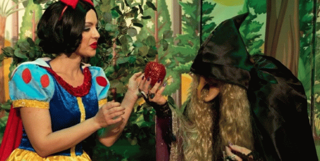 Aπό 7€ Η Παιδική Ανατρεπτική Μαγευτική Παράσταση της Γιώτας Τζουάνη «Η Χιονάτη και οι 7 Νάνοι», στο Θέατρο Αυλαία στο Πασαλιμάνι.